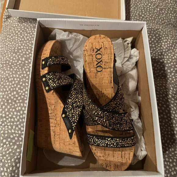 XOXO Sandals - Picture 2 of 5